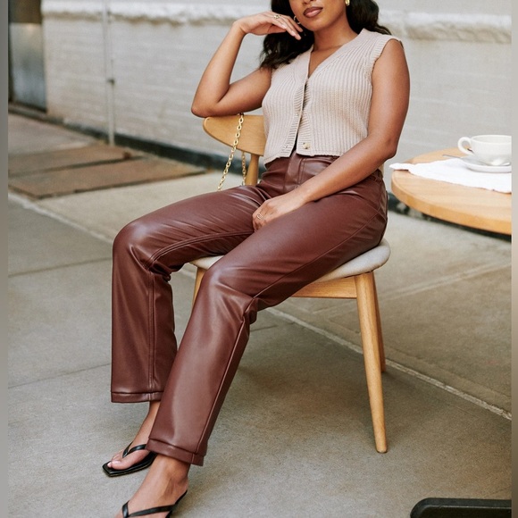 ABERCROMBIE • Curve Love Vegan Leather 90s Straight Pant in Dark Brown - Picture 10 of 10